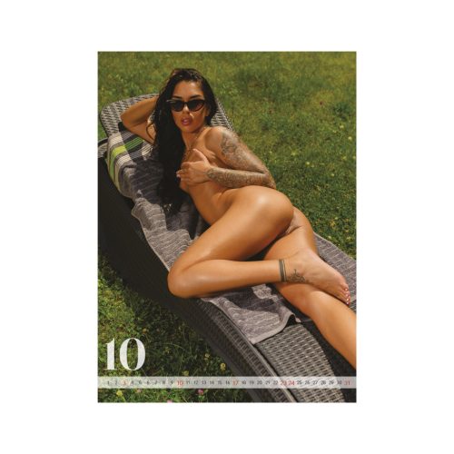 Hot Girls falinaptár - 2027